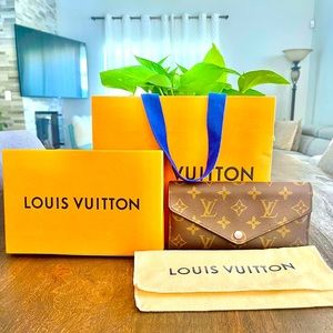 LOUIS VUITTON Monogram Josephine Wallet in Rose Ballerine